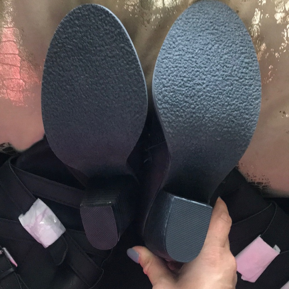 Boot - Picture 2 of 5